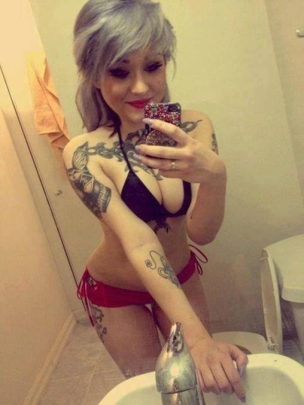比基尼美女的花臂纹身