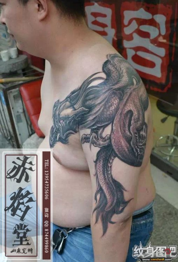 过肩龙纹身图案