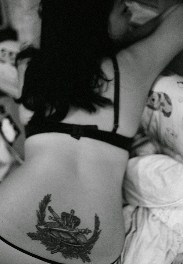 女性后背图腾刺青