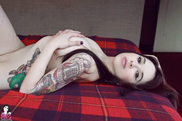 女性手臂图腾刺青