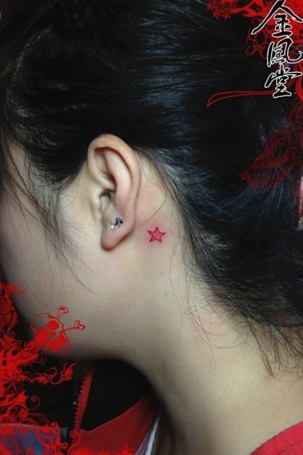星星纹身红色
