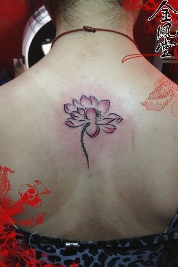 莲花彩色纹身图