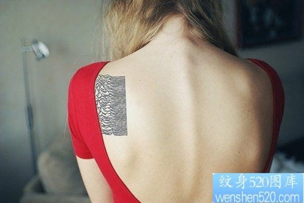 小清新背部个性图腾纹身图案