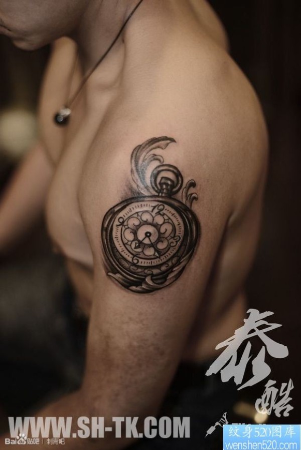 男生胳膊图腾时钟纹身图片