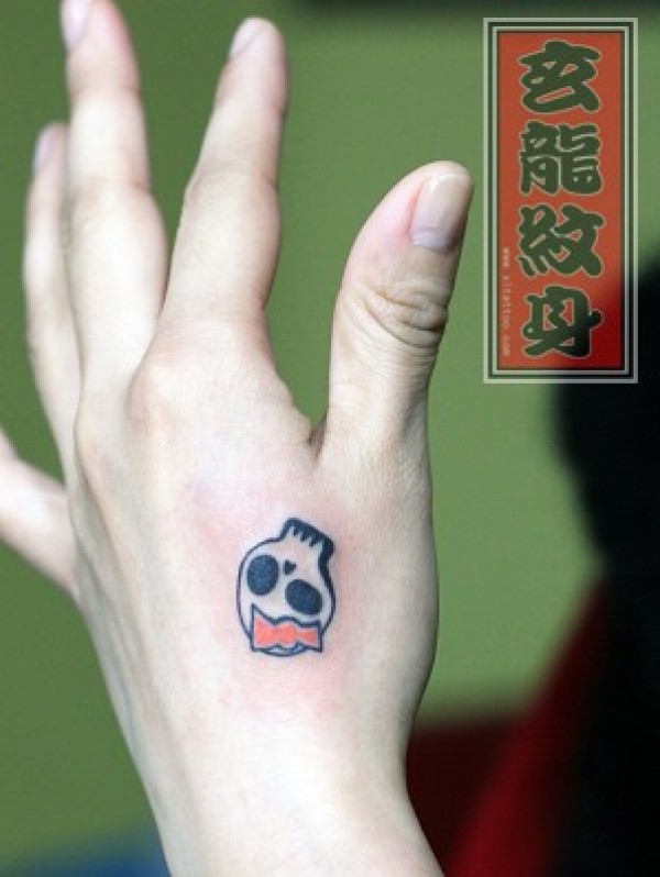 女孩子手背可爱的图腾骷髅纹身图片