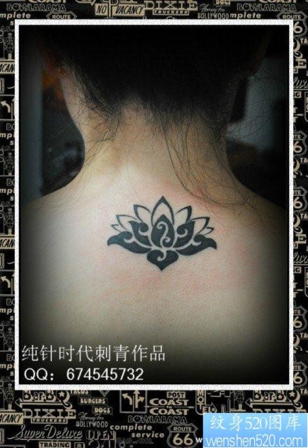 女人后颈部潮流时尚的图腾莲花纹身图片