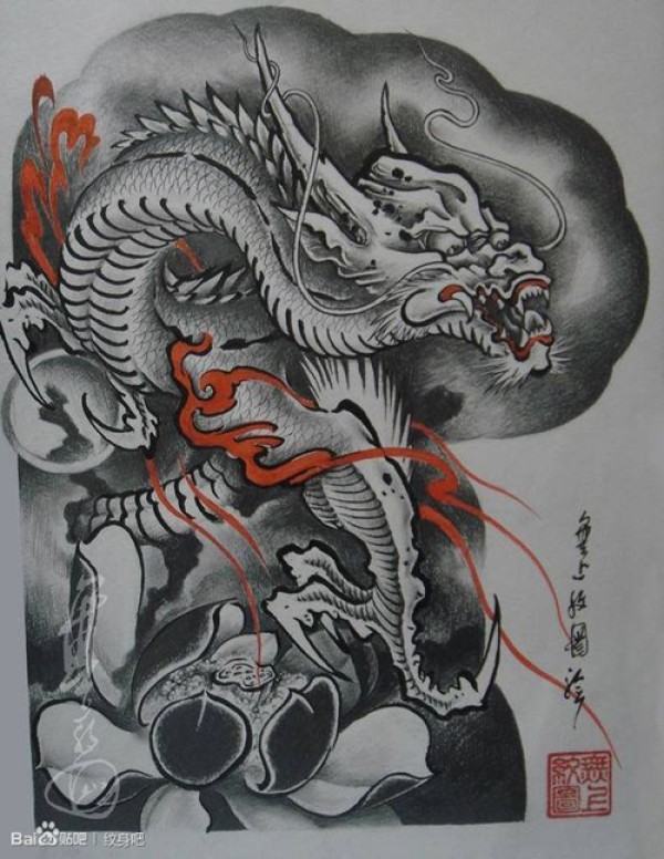 一款帅气经典的半胛披肩龙纹身手稿