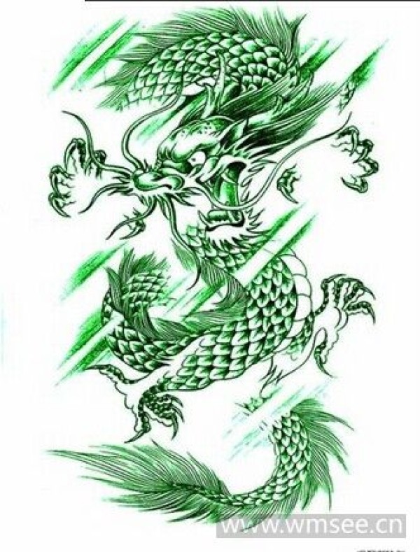 推荐一款时尚男生后背蓝龙纹身手稿图