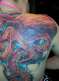 满背重彩大章鱼纹身图案