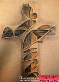 一张好看的撕皮十字架纹身图案