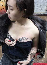 女生胸部经典的图腾老鹰纹身图案