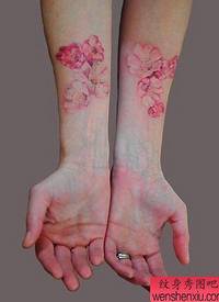 纹身图吧分享一张手臂彩色花纹身图案