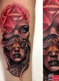 一张胳膊面具女郎纹身图案