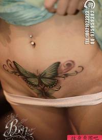 美女腹部唯美时尚的蝴蝶纹身图案