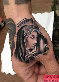 一张手部圣母玛利亚文身作品