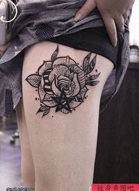 女性腿部创意玫瑰花文身作品由最好的刺青馆分享