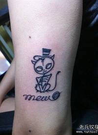 手臂一款可爱的简单的猫咪纹身图案