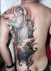 男人后半背经典的如来佛祖纹身作品图片