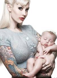 漂亮国外美女妈妈花臂个性纹身作品图片