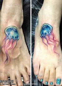 脚背情侣彩色水母纹身图案
