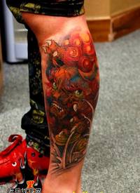 腿部赤红色唐狮纹身图案