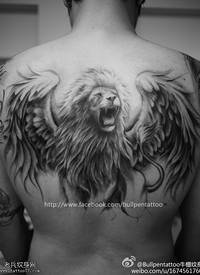 一款霸气的狮子纹身图案