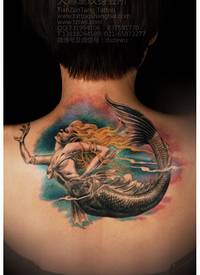 后背上彩色的美人鱼纹身图案