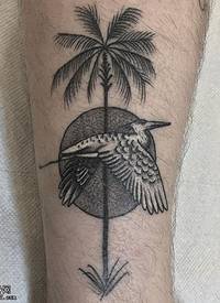 小腿的树仙鹤纹身图案