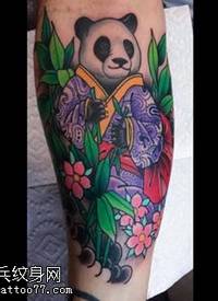 腿部的熊猫大人纹身图案