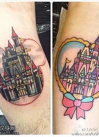 小腿上的城堡纹身图案