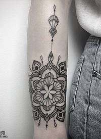 小腿经典传统梵花纹身图案