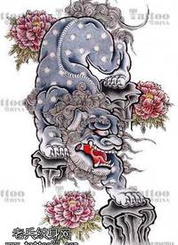 精美霸气的牡丹花唐狮纹身图案