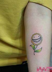 创意向日葵小臂时尚纹身图片