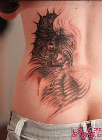 天使与恶魔交织腰部纹身图片