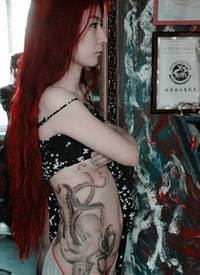 美女个性章鱼腰部纹身图片图片