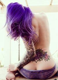 一张女性腰部彩色花图腾纹身作品图片