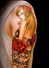 个性时尚大臂漂亮美女玫瑰纹身图案图图片