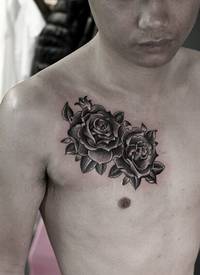 个性时尚男士前胸漂亮的玫瑰花纹身图图片