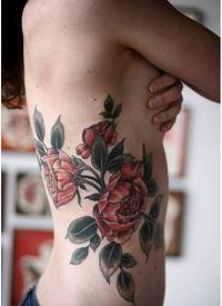 性感美女侧腰漂亮好看的玫瑰花纹身图图片