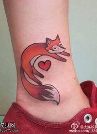 时尚魅力狐狸纹身图案