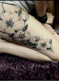 女生腿部性感唯美樱花纹身图图片
