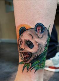 腿部唯美时尚彩色愤怒的熊猫纹身