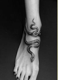个性脚部十二生肖蛇纹身图片图片