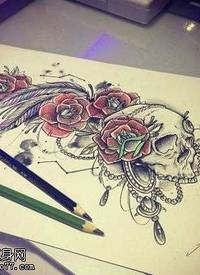 玫瑰花骷髅羽毛纹身图案