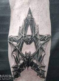 腿部蝙蝠五芒星纹身图案