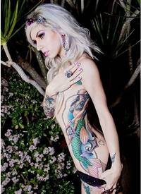 腰间漂亮的美人鱼纹身图案
