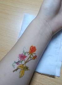 炫丽的彩色花朵纹身唯美漂亮