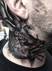 颈部邪恶3d黑白鹿头纹身图片很惊人