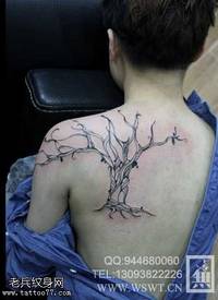背部大树图腾纹身图案