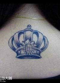 背部小皇冠纹身图案